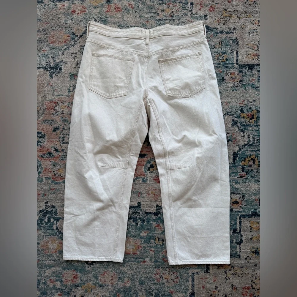 NWT Madewell The Darted Barrel Leg Jean
Size 33 - Picture 4 of 9